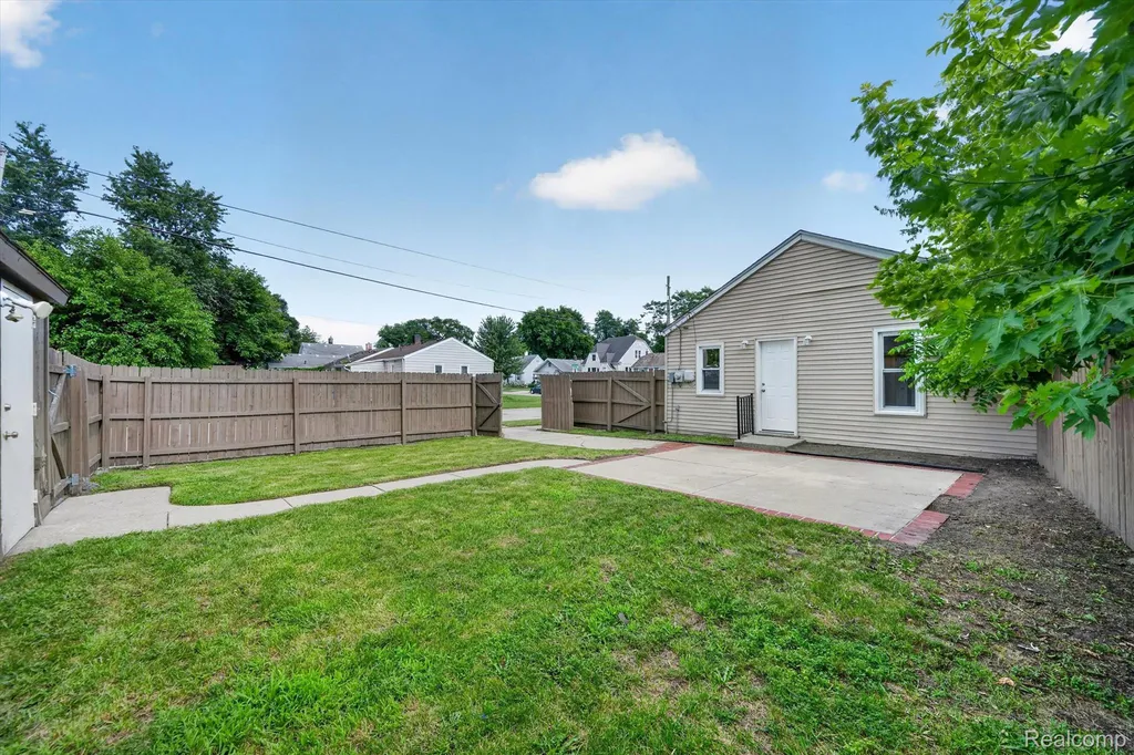 304 W Kalama Avenue Madison Heights City MI 48071