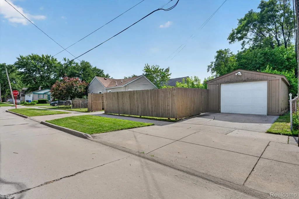 304 W Kalama Avenue Madison Heights City MI 48071