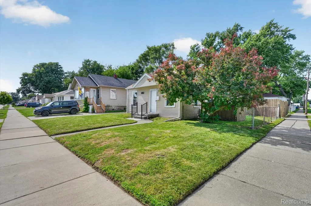 304 W Kalama Avenue Madison Heights City MI 48071