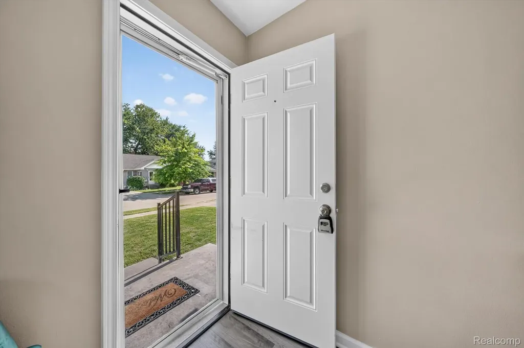 304 W Kalama Avenue Madison Heights City MI 48071