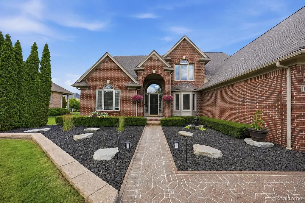 14257 Mandarin Drive Shelby Charter Township MI 48315