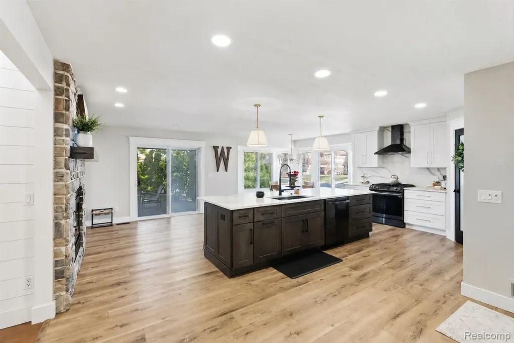 14257 Mandarin Drive Shelby Charter Township MI 48315