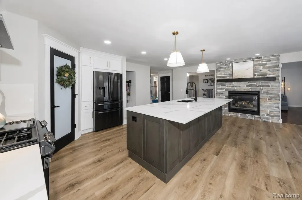14257 Mandarin Drive Shelby Charter Township MI 48315