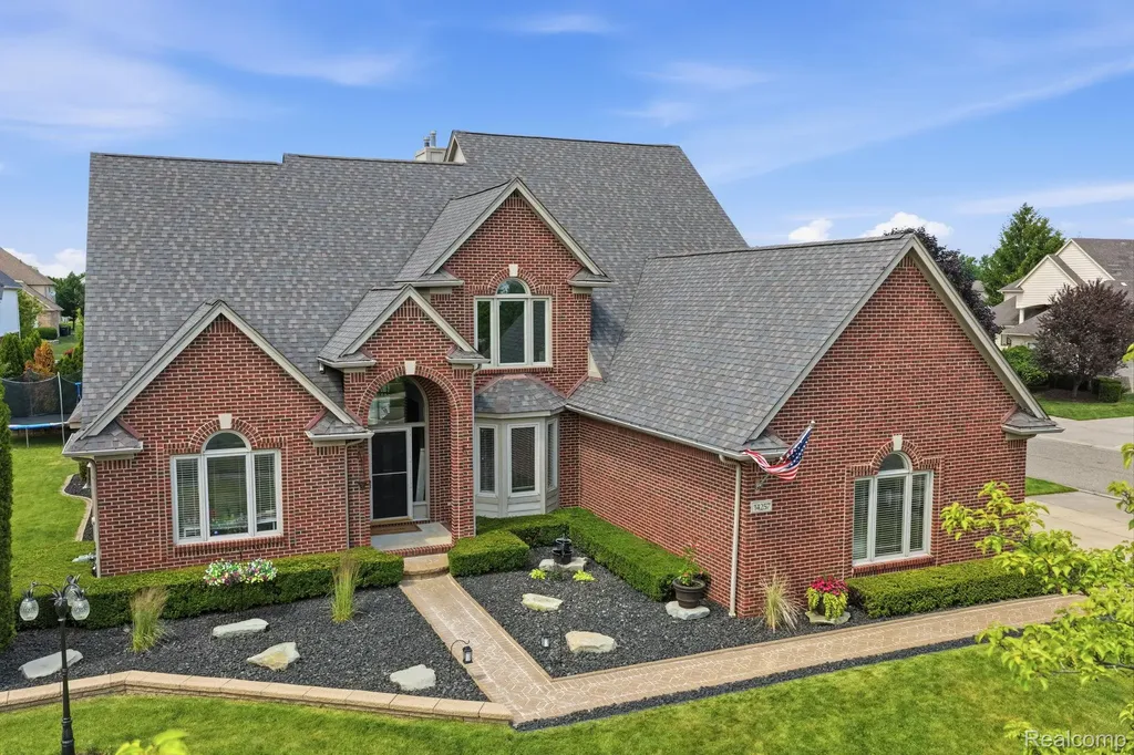 14257 Mandarin Drive Shelby Charter Township MI 48315