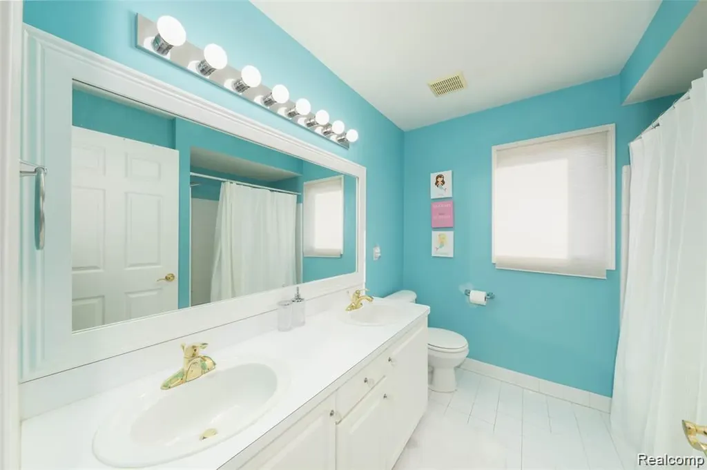 14257 Mandarin Drive Shelby Charter Township MI 48315
