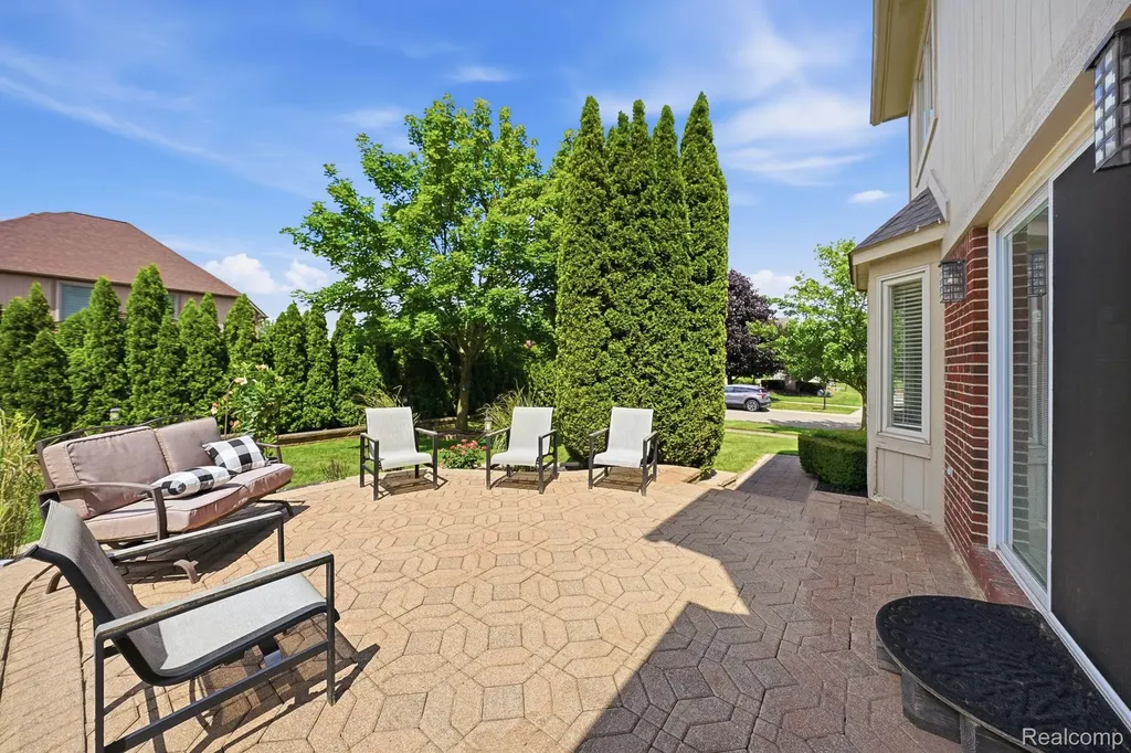 14257 Mandarin Drive Shelby Charter Township MI 48315
