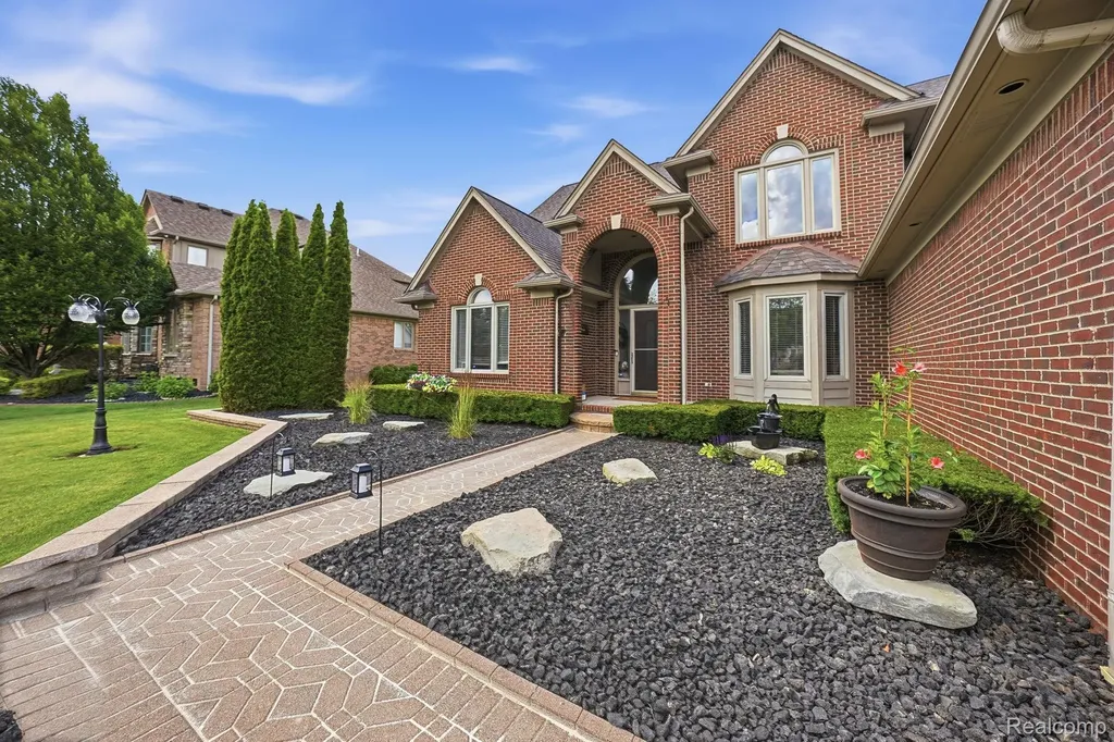 14257 Mandarin Drive Shelby Charter Township MI 48315