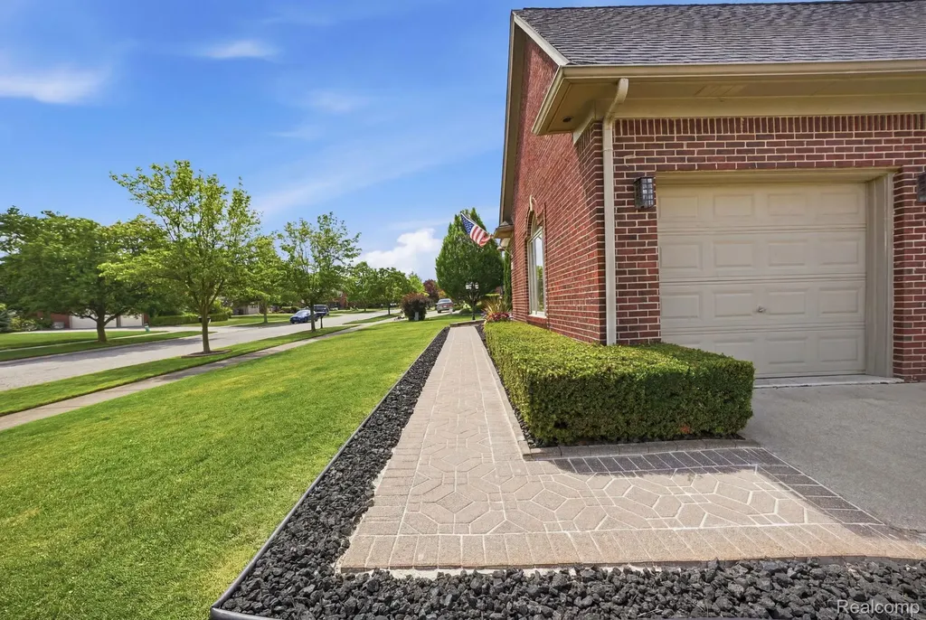 14257 Mandarin Drive Shelby Charter Township MI 48315