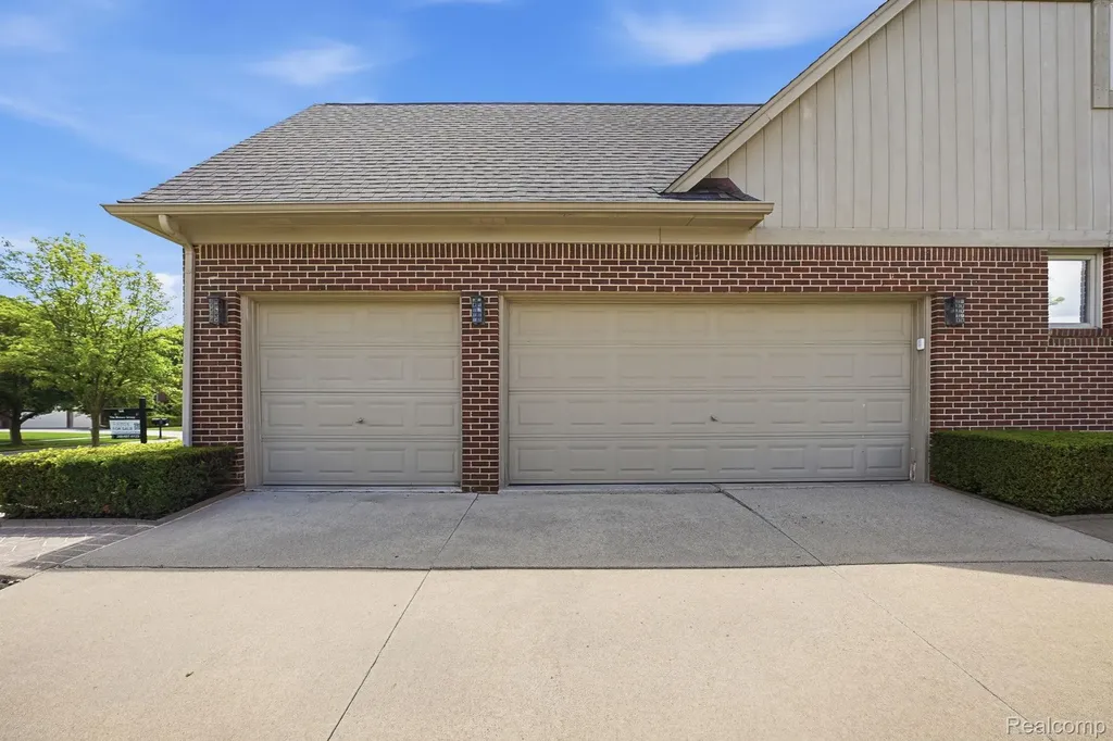 14257 Mandarin Drive Shelby Charter Township MI 48315