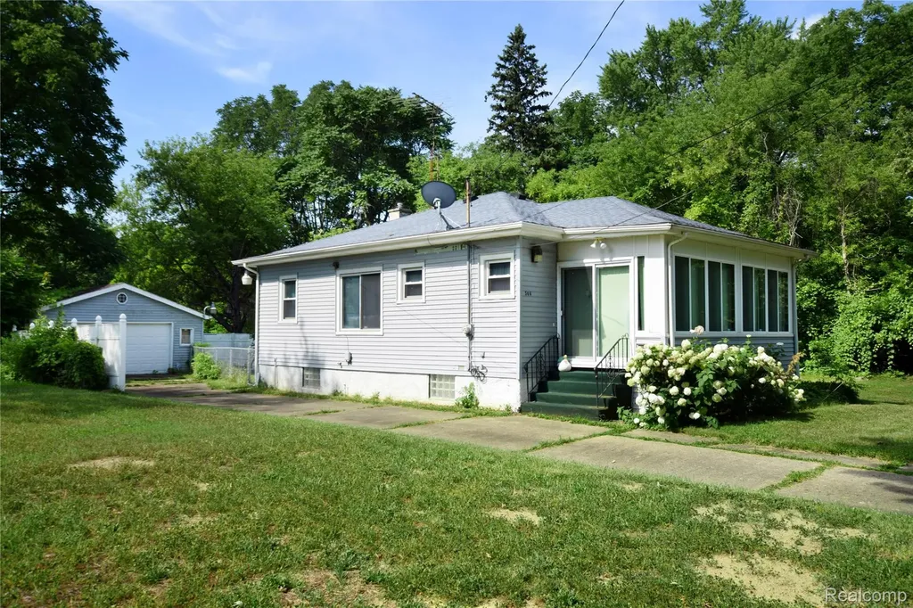 506 E Eldridge Avenue Flint City MI 48505