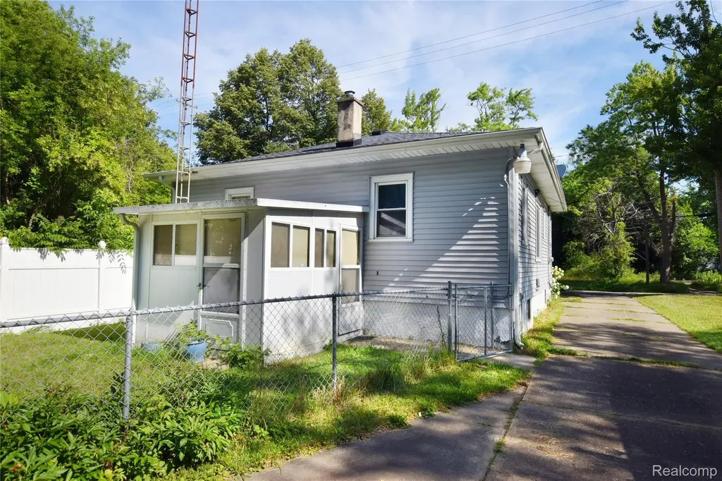 506 E Eldridge Avenue Flint City MI 48505