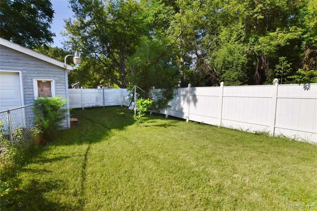506 E Eldridge Avenue Flint City MI 48505