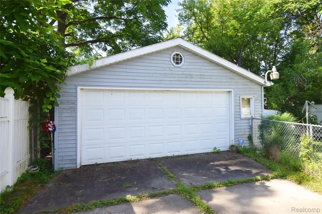 506 E Eldridge Avenue Flint City MI 48505
