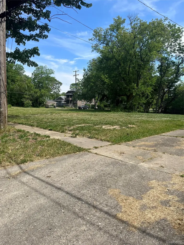 506 E Eldridge Avenue Flint City MI 48505