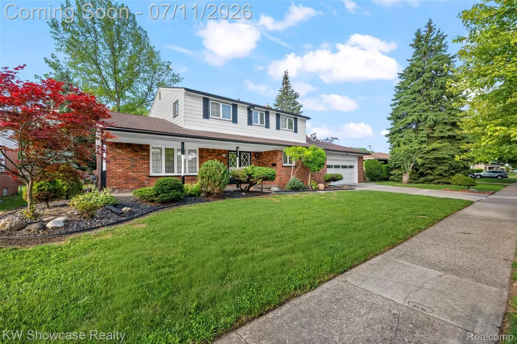 8362 Sunburst Center Line City MI 48015