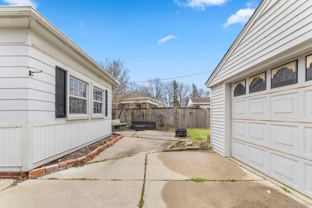 26705 Rouge River Drive Dearborn Heights City MI 48127