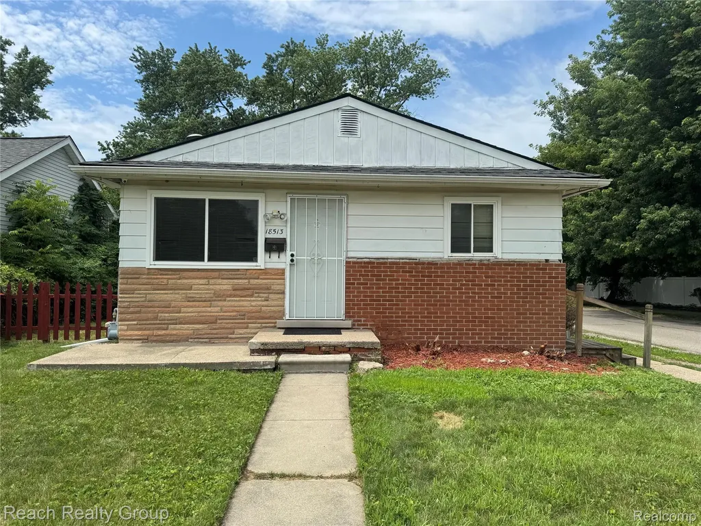 18513 Centralia Redford Charter Township MI 48240