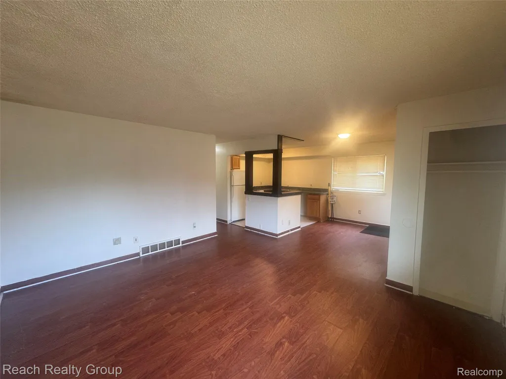18513 Centralia Redford Charter Township MI 48240