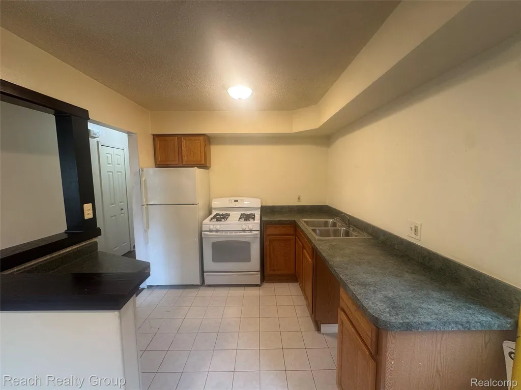 18513 Centralia Redford Charter Township MI 48240