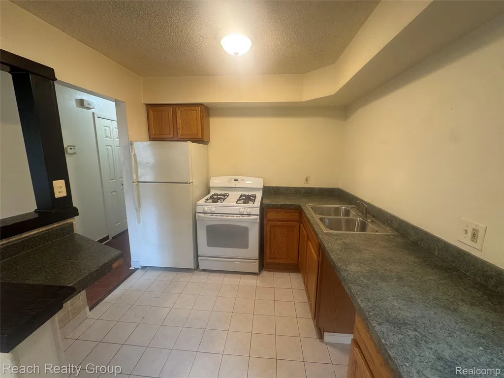 18513 Centralia Redford Charter Township MI 48240