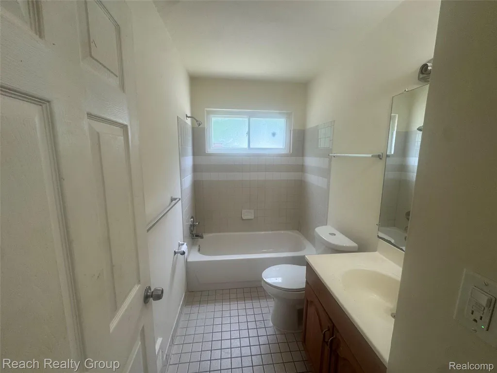 18513 Centralia Redford Charter Township MI 48240
