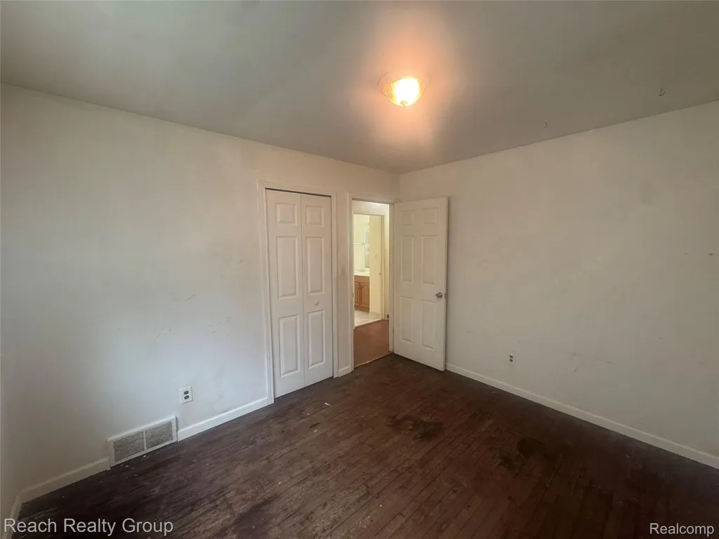18513 Centralia Redford Charter Township MI 48240