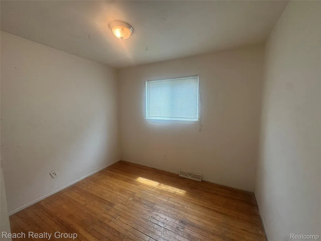 18513 Centralia Redford Charter Township MI 48240