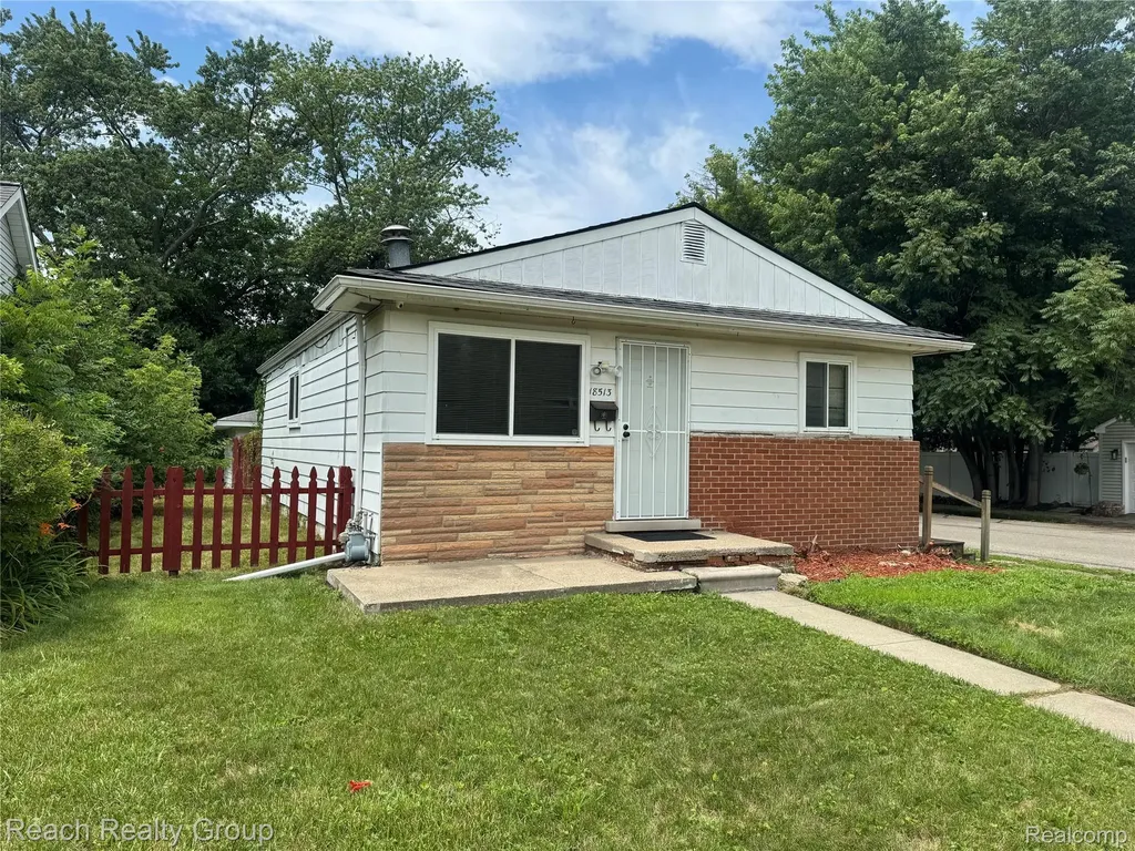 18513 Centralia Redford Charter Township MI 48240