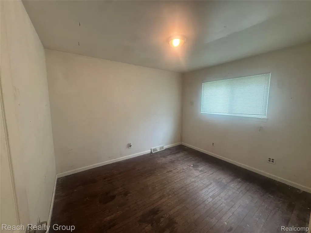 18513 Centralia Redford Charter Township MI 48240