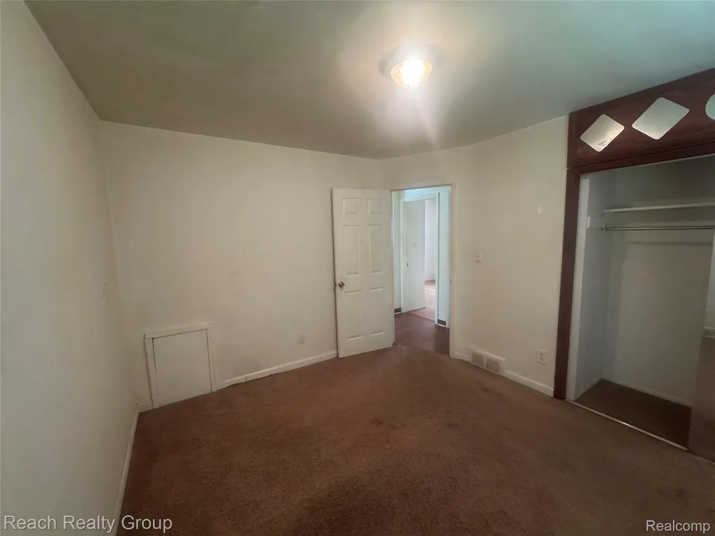 18513 Centralia Redford Charter Township MI 48240
