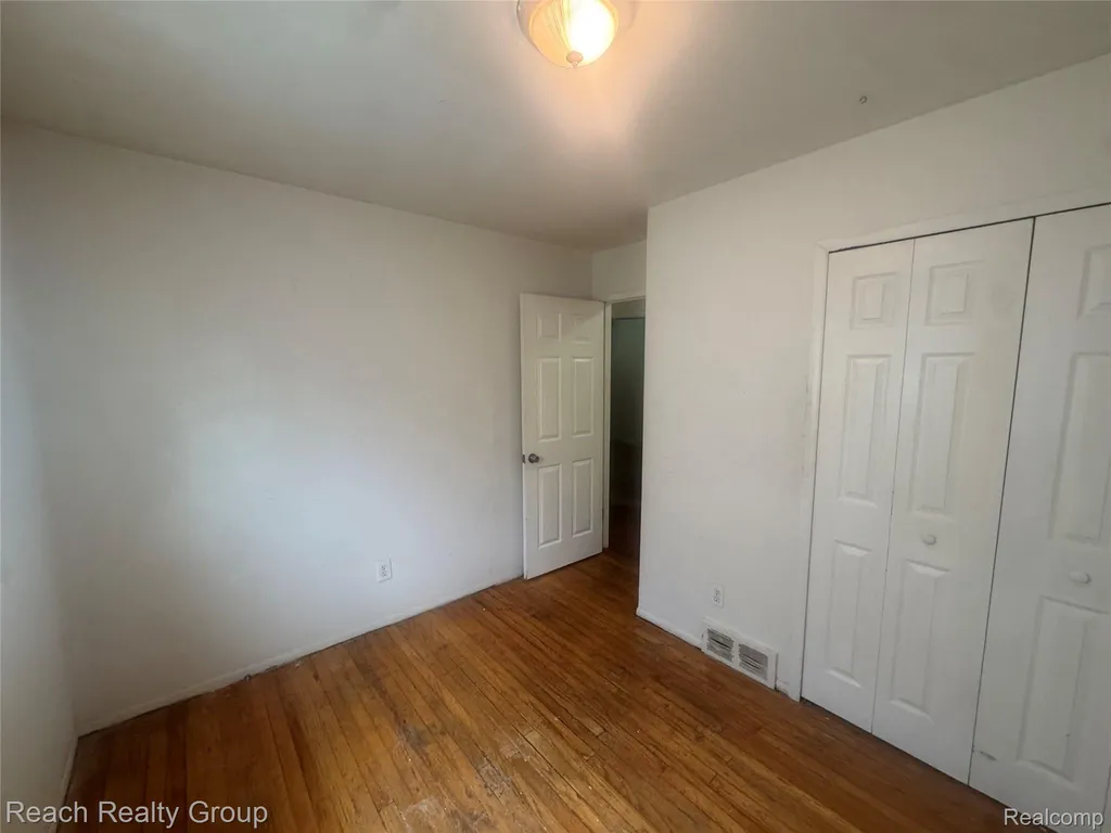 18513 Centralia Redford Charter Township MI 48240