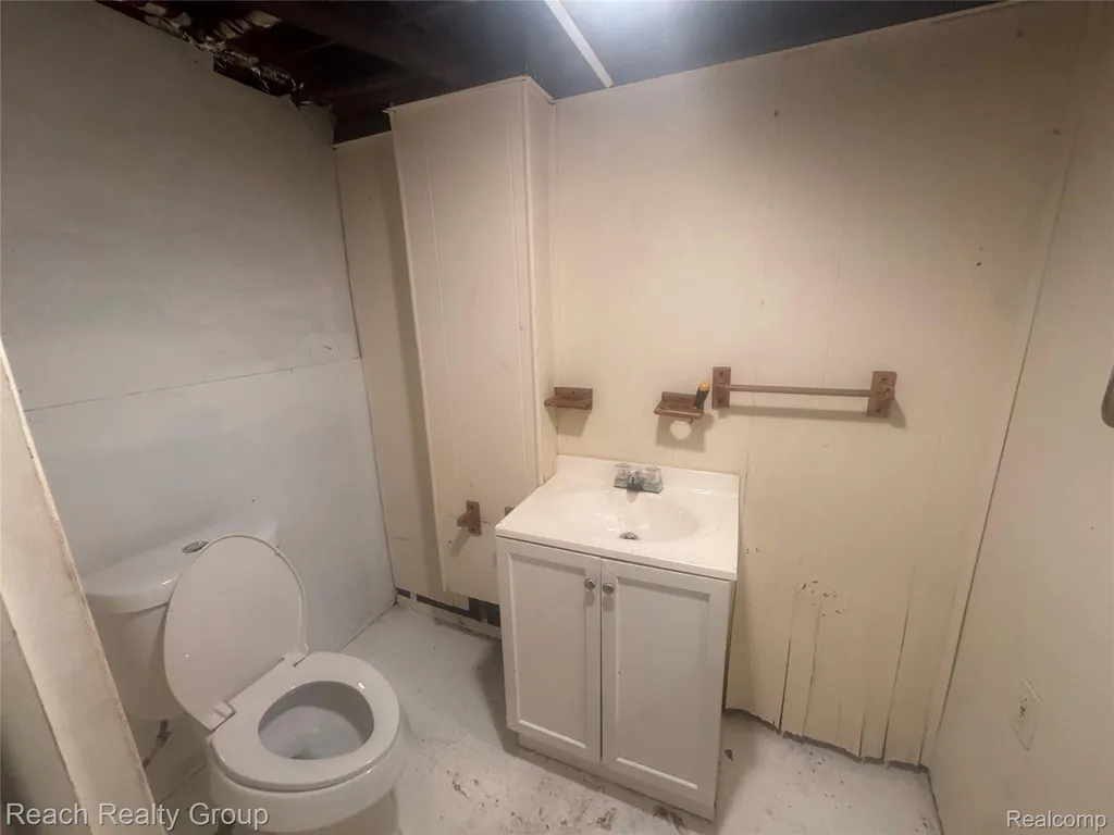 18513 Centralia Redford Charter Township MI 48240