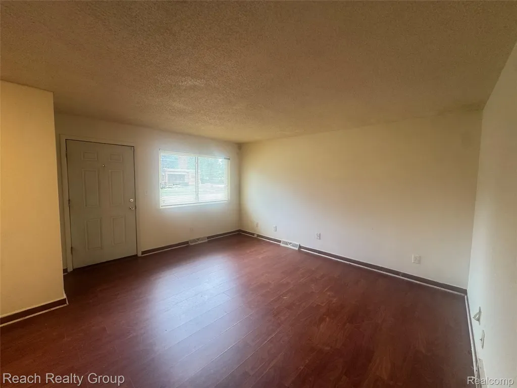 18513 Centralia Redford Charter Township MI 48240