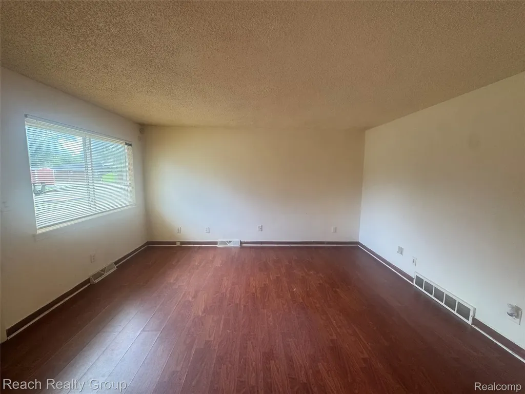 18513 Centralia Redford Charter Township MI 48240