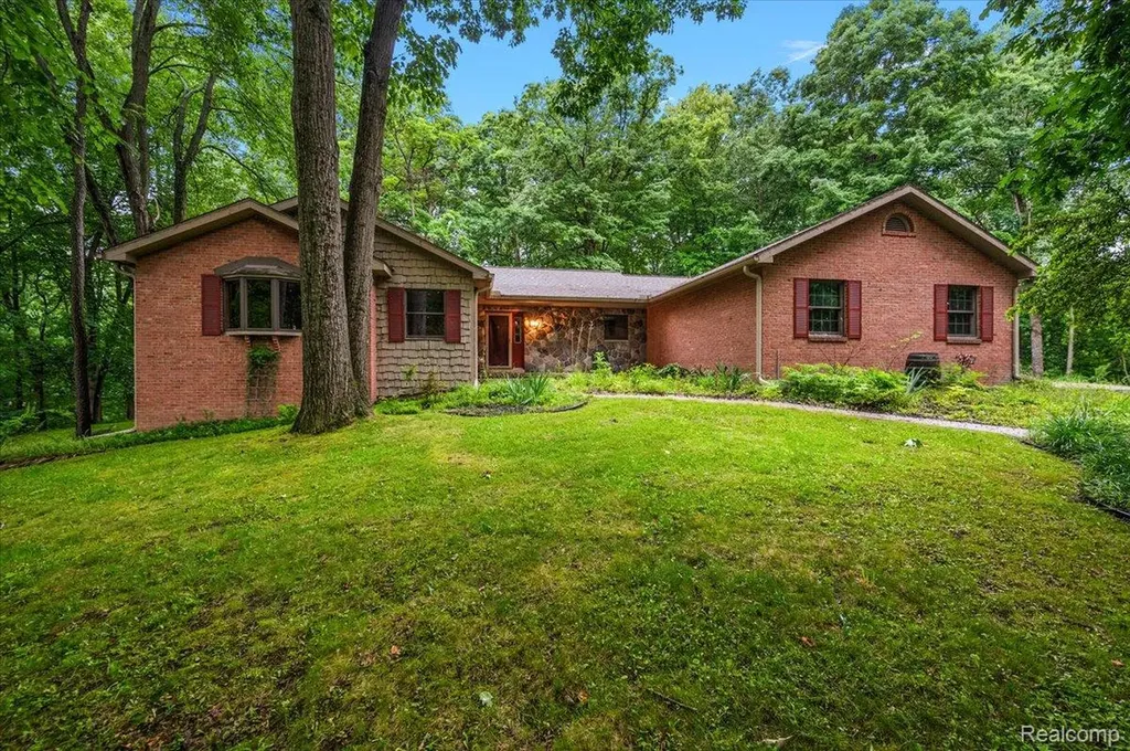 670 Rolling Acres Drive Brandon Charter Township MI 48462