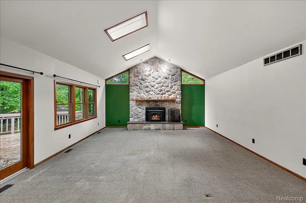 670 Rolling Acres Drive Brandon Charter Township MI 48462