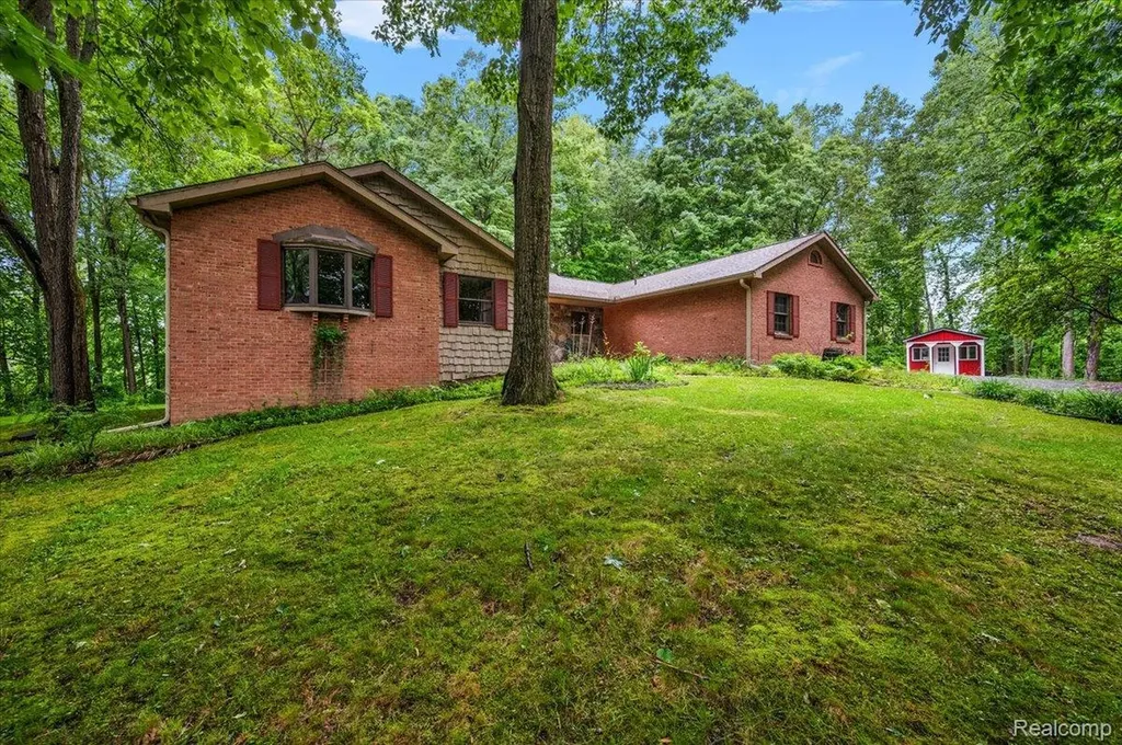 670 Rolling Acres Drive Brandon Charter Township MI 48462