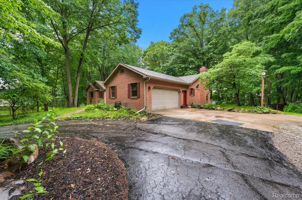 670 Rolling Acres Drive Brandon Charter Township MI 48462