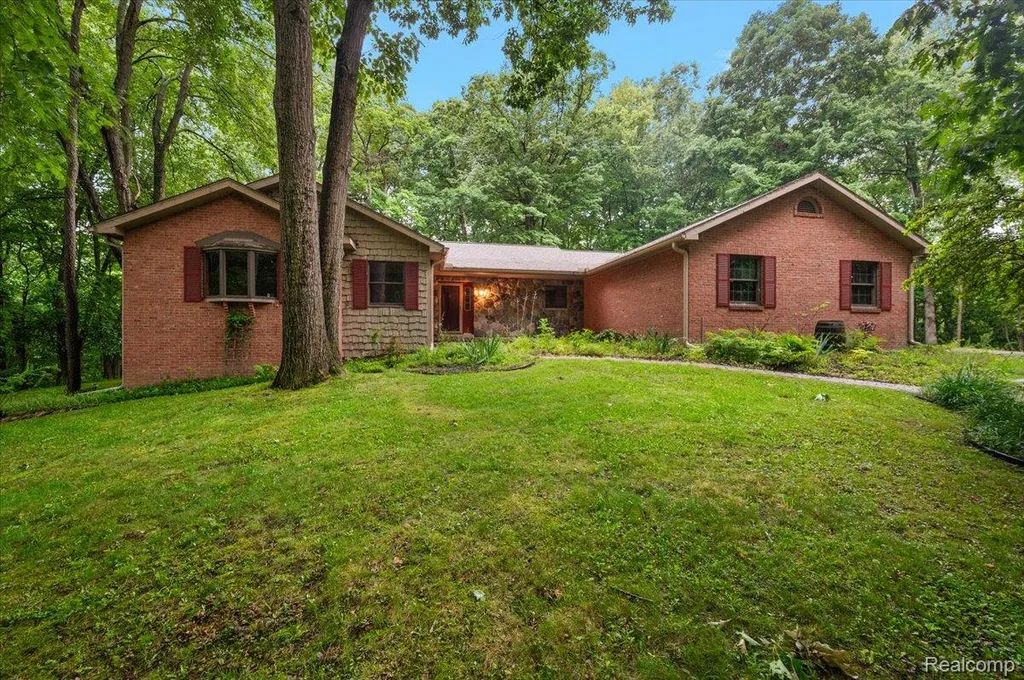 670 Rolling Acres Drive Brandon Charter Township MI 48462