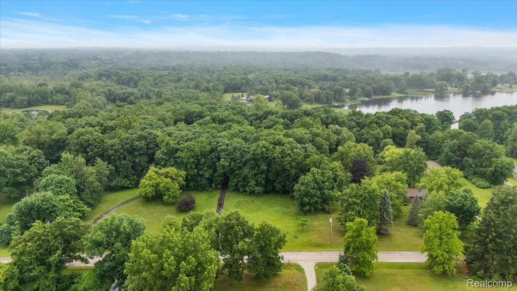 670 Rolling Acres Drive Brandon Charter Township MI 48462