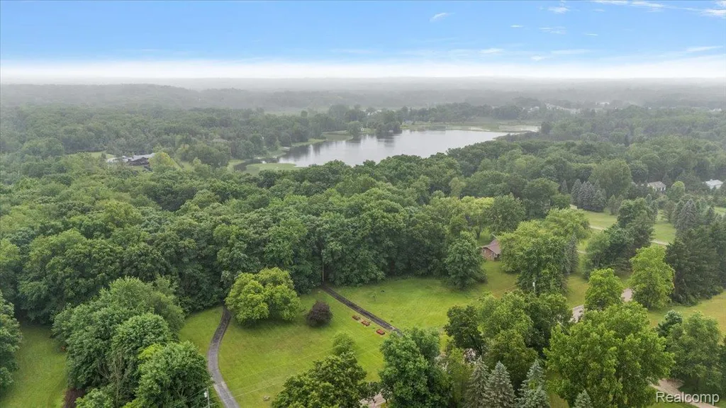 670 Rolling Acres Drive Brandon Charter Township MI 48462