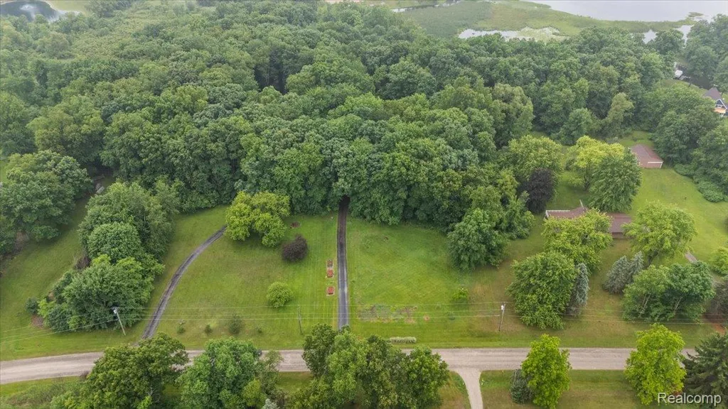 670 Rolling Acres Drive Brandon Charter Township MI 48462