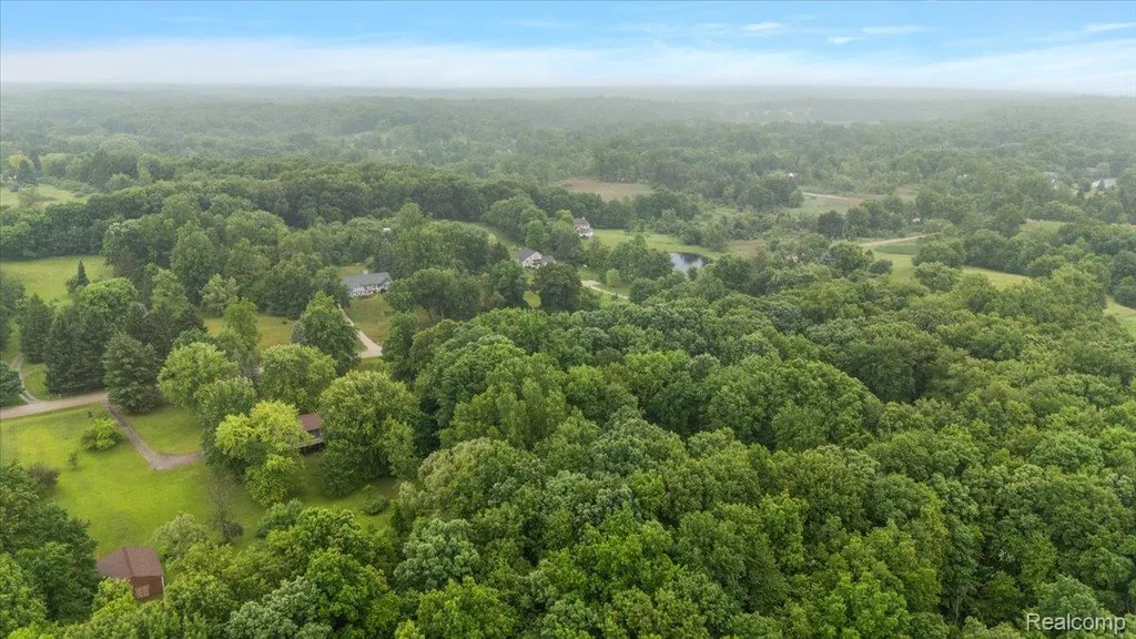 670 Rolling Acres Drive Brandon Charter Township MI 48462