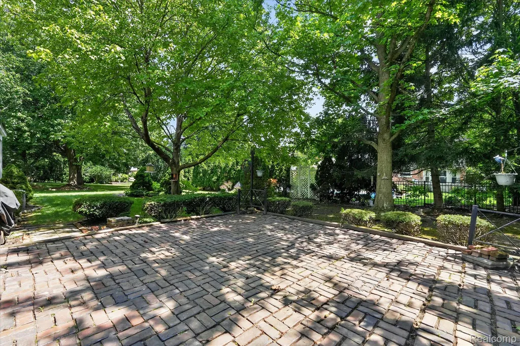 11219 Academy Court Plymouth Charter Township MI 48170