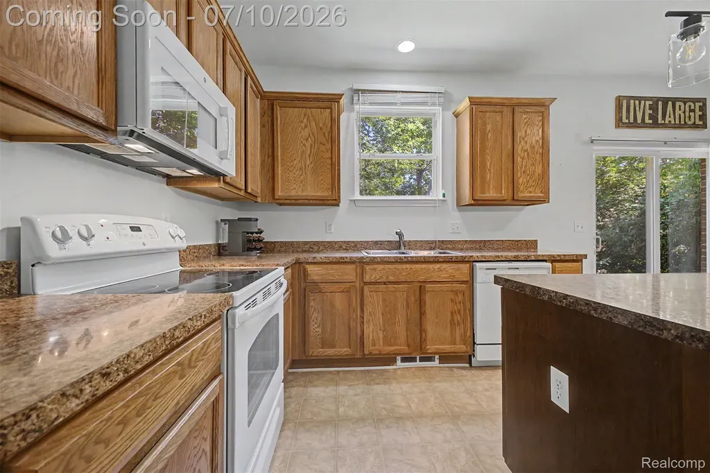 33480 Birchlawn Westland City MI 48185