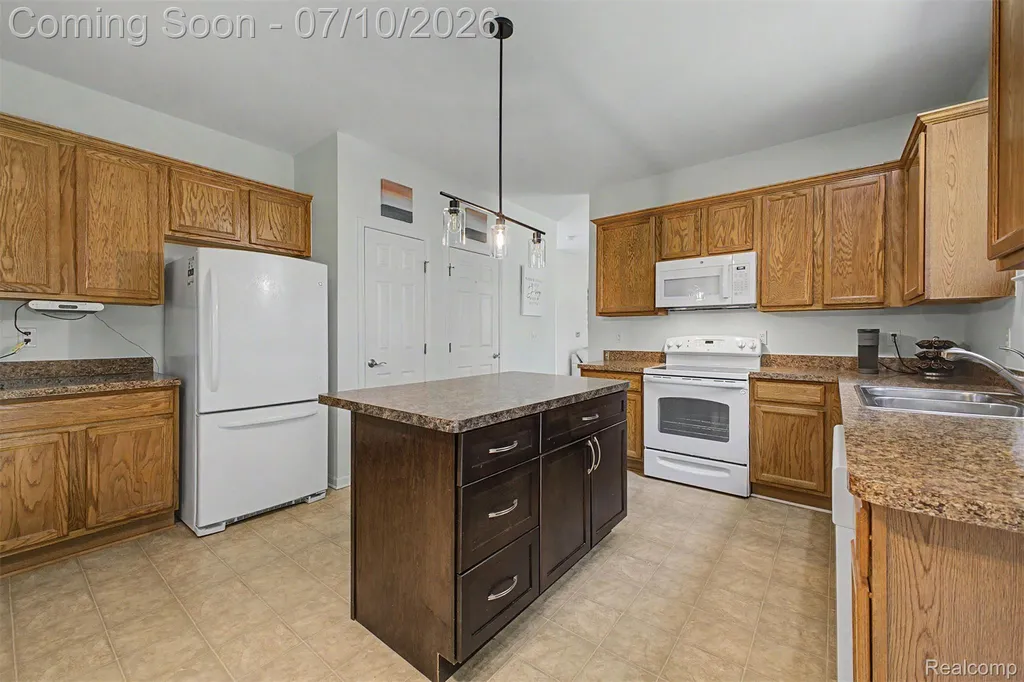 33480 Birchlawn Westland City MI 48185