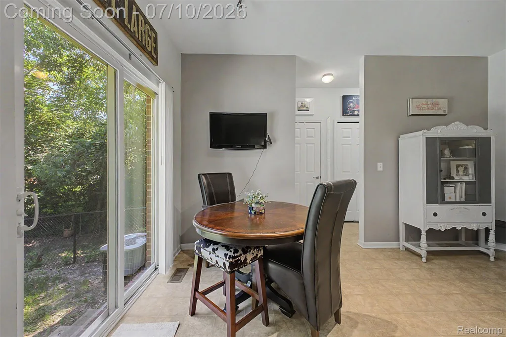 33480 Birchlawn Westland City MI 48185