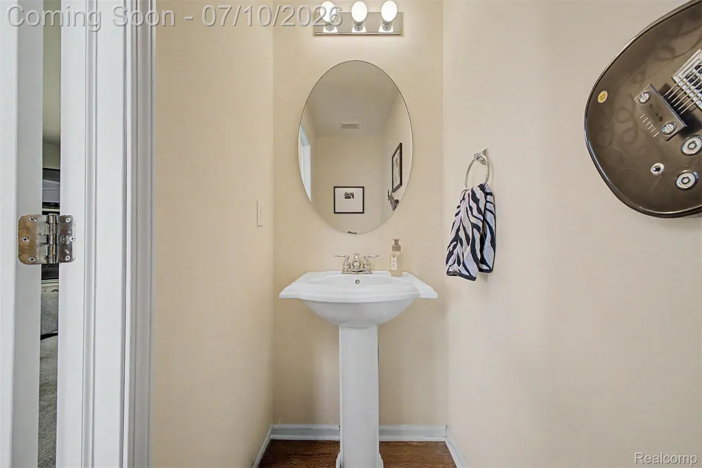 33480 Birchlawn Westland City MI 48185