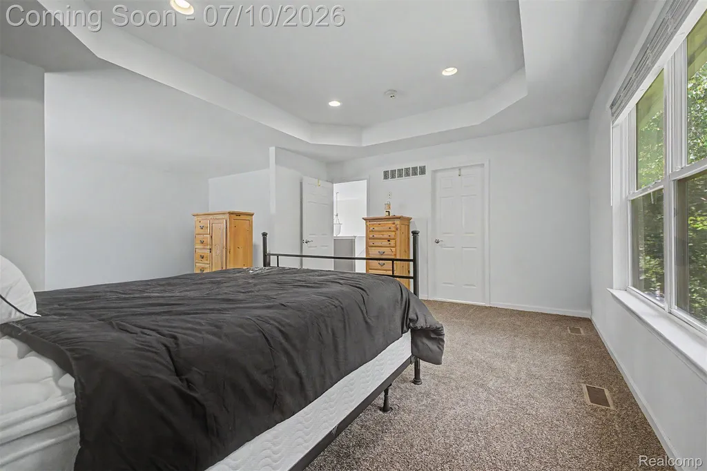 33480 Birchlawn Westland City MI 48185