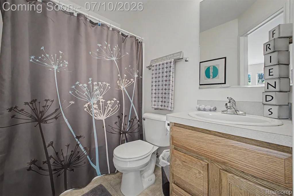 33480 Birchlawn Westland City MI 48185
